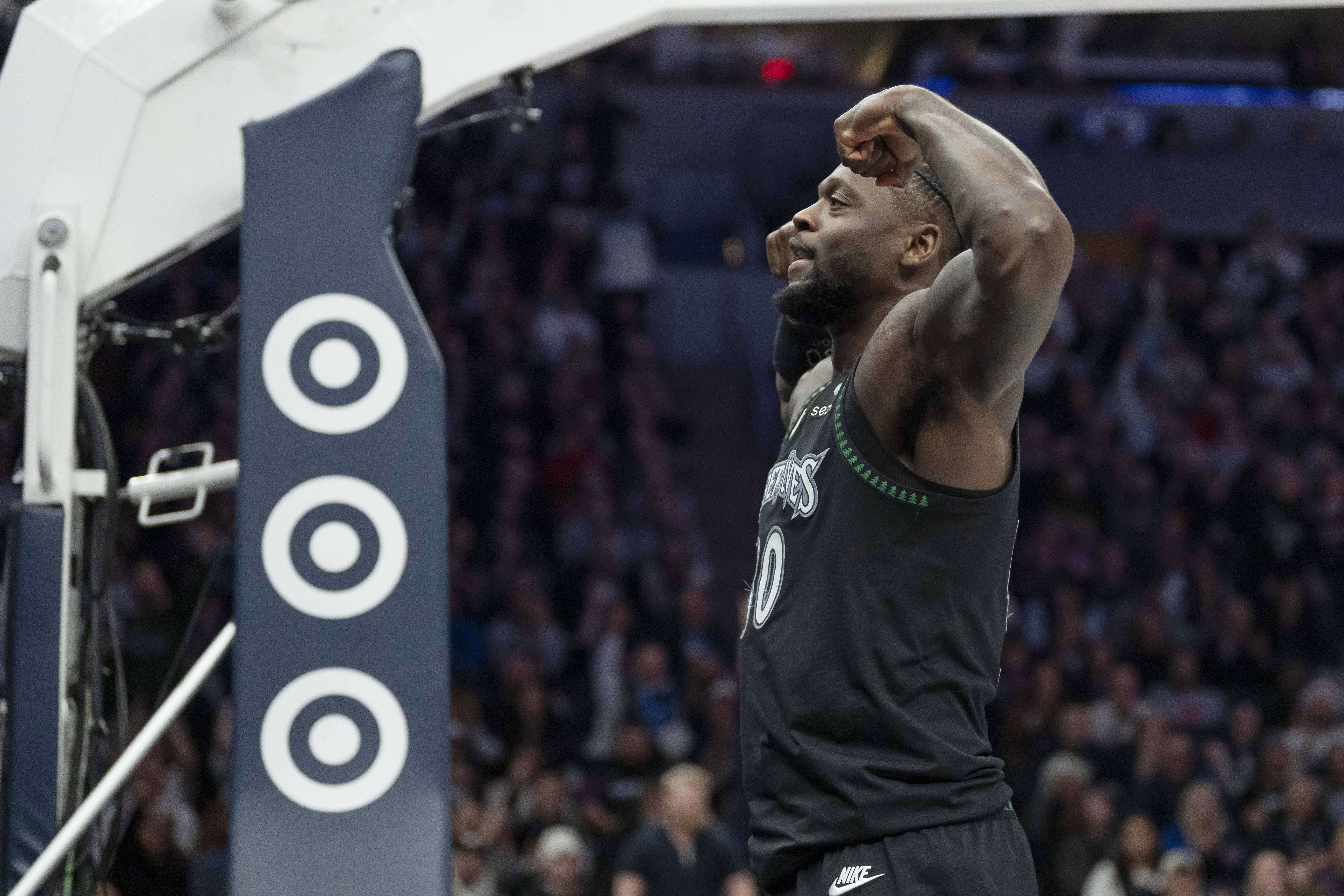 企鹅体育直播-超强表现！兰德尔半场14中10高效砍24分 另有5板6助1断&amp;三分6中4