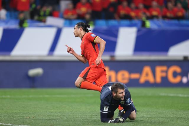 企鹅体育直播-张玉宁3年后世预赛破荒笑开颜 赞高准翼巧妙助攻